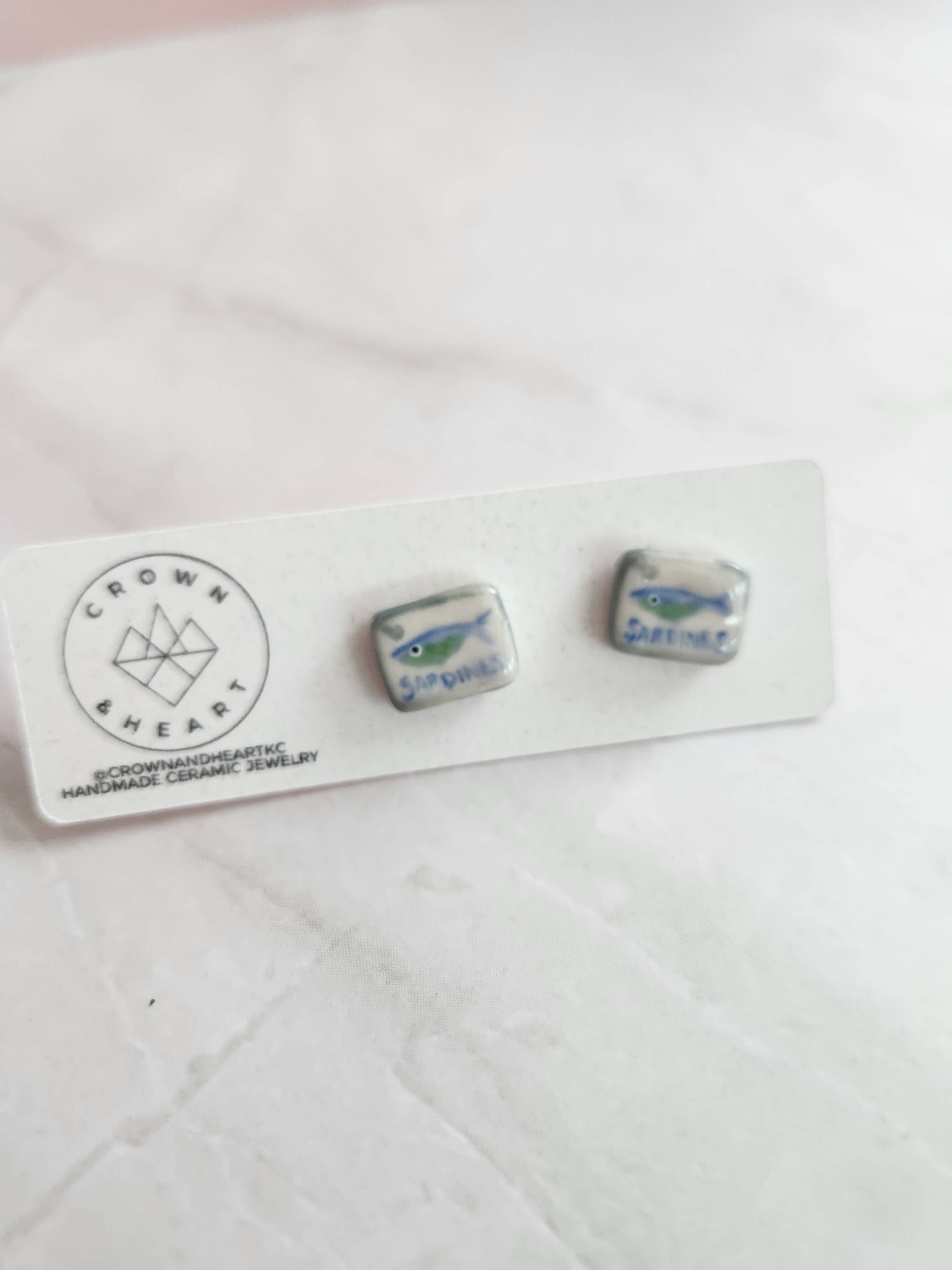 Sardine stud earrings