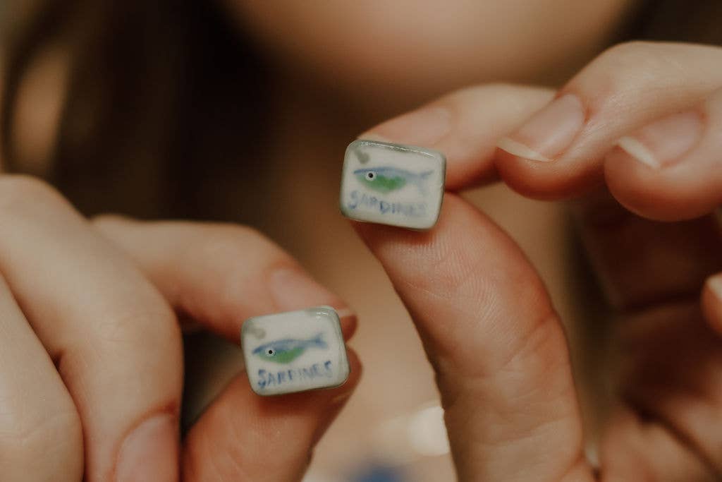 Sardine stud earrings