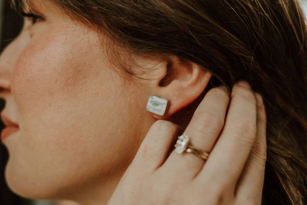 Sardine stud earrings